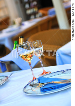 Glass of white wine 6641478