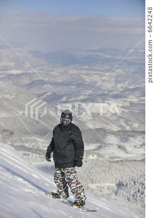 freestyle snowboarder jump and ride freestyle snowboarder jump and ride 6642248