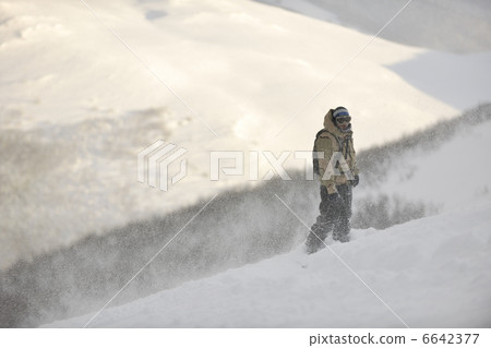 freestyle snowboarder 6642377