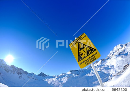 Sign board at High mountains under snow in the winter Sign board at High mountains under snow in the winter 6642800
