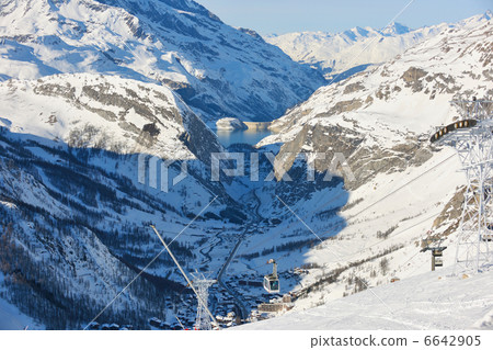 High mountains under snow in the winter High mountains under snow in the winter 6642905