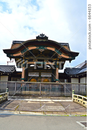 "Chrysanthemum" of Higashi Honganji (Kyoto 7-ku Kyoto Ward, Kyoto Prefecture) "Chrysanthemum" of Higashi Honganji (Kyoto 7-ku Kyoto Ward, Kyoto Prefecture) 6644853