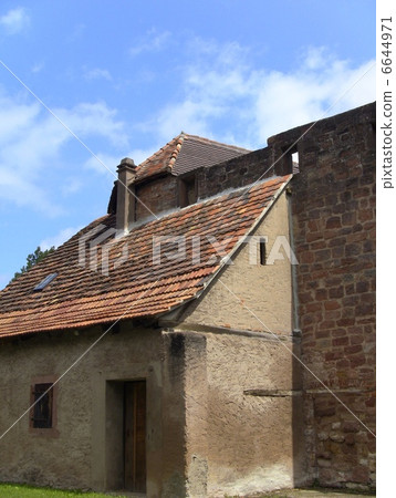 Visangbourg Wall and Hut Visangbourg Wall and Hut 6644971