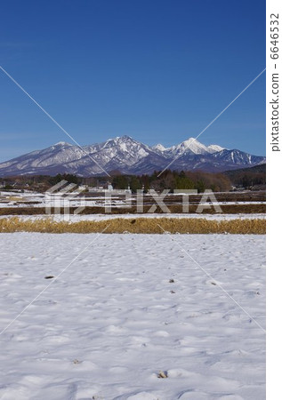 Yatsugatake mountain in winter Yatsugatake mountain in winter 6646532