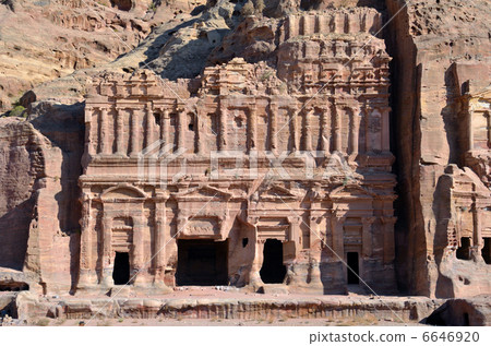 Petra's palace's grave 6646920