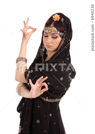 Young girl in the Indian national costume 6648136