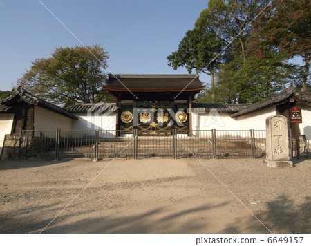 Temple gate at Daigo-ji Temple 6649157