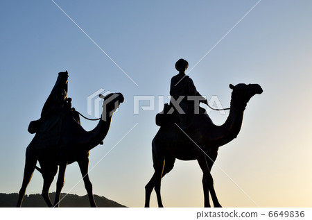 Moon's desert camel statue Sunrise 6649836