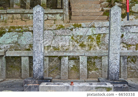 坂本龍馬墓（左）和中岡新太郎墓（右）（驪山護國神社/京都鎮東山區東山區） 6650338