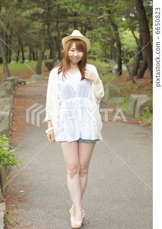 戴草帽的婦女 戴草帽的婦女 6650823