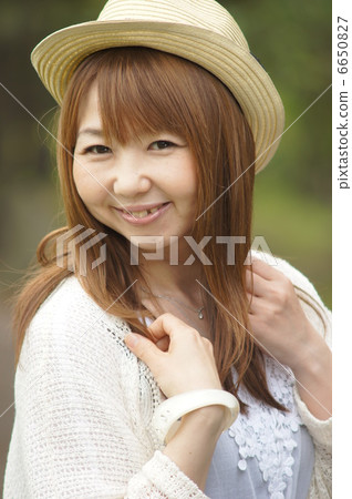 戴草帽的婦女 戴草帽的婦女 6650827