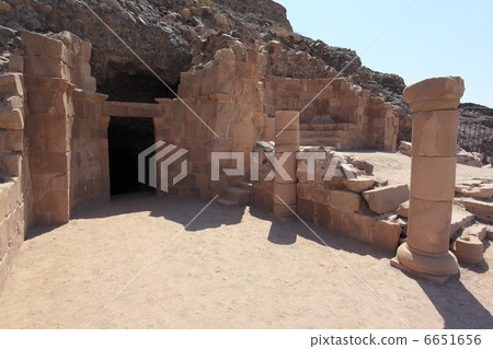 Lot's cave and church trace 6651656