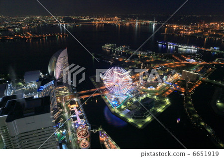 Look at the night view of Minato Mirai Look at the night view of Minato Mirai 6651919
