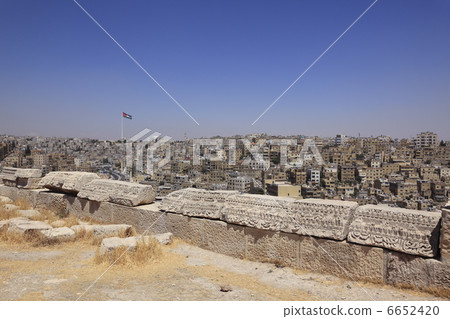 安曼城堡羅馬廢墟和安曼街 6652420