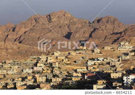 Wadi Moussa街道和佩特拉的自然風景 Wadi Moussa街道和佩特拉的自然風景 6654211