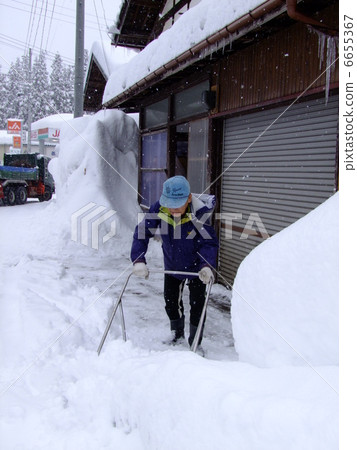 刮雪 6655367
