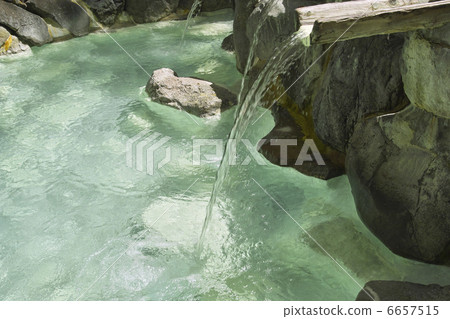 Bathed hot water 6657515