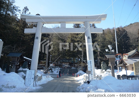 Suwa Taisha Shrine's Otorii 6663030