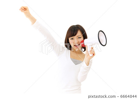 一個女人大喊 6664844