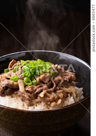 牛肉碗與蒸汽垂直 6665477