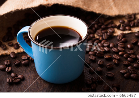 Next to coffee 6665487