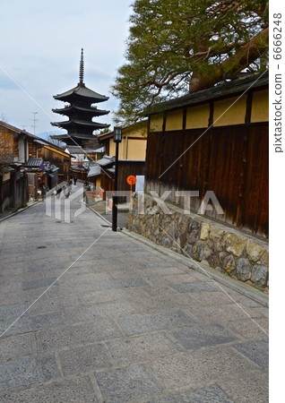 在Hokensha寺的“Yasaka塔”（京都市東山區Shimizu Yasakaokamachi） 6666248