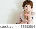 Girl with flowers 6668604