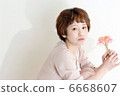 Girl with flowers 6668607