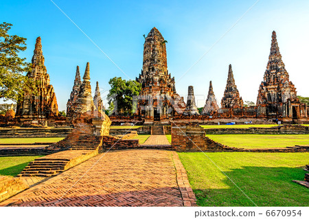 晚上Wat Chai Wattanerham（泰國，大城府） 6670954