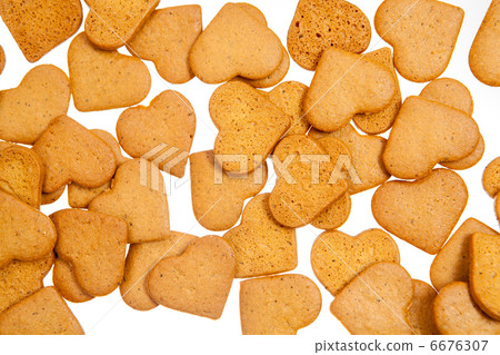 Gingerbread cookies in shape of heart 6676307