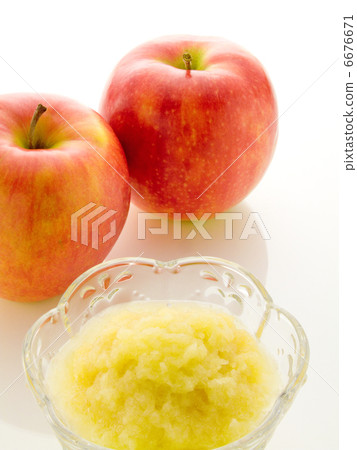 Grated and apple apple Grated and apple apple 6676671