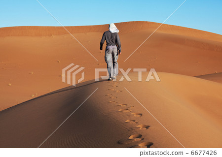 Hike in desert 6677426