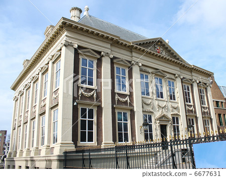 Mauritshuis Museum in Hague. Den Haag. Netherlands Mauritshuis Museum in Hague. Den Haag. Netherlands 6677631
