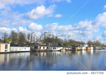 Houseboats in Gorinchem. Netherlands 6677789