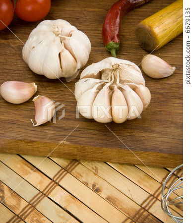 set of garlic and spice 6679135