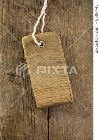 price tag over wooden board price tag over wooden board 6680445