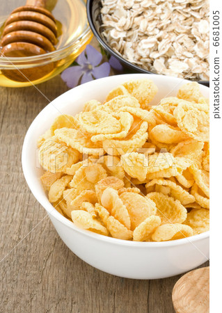 bowl of corn and oat on wood bowl of corn and oat on wood 6681005