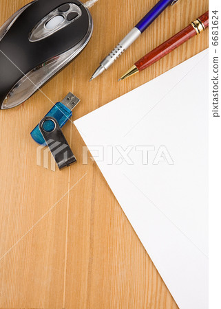 office accessories on table 6681624