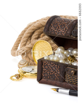 ship rope and compass 6682093