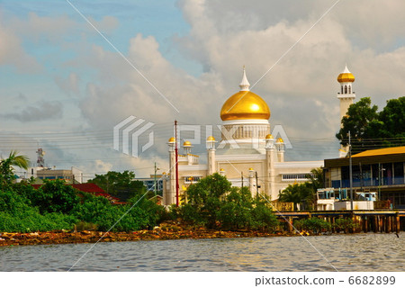 文萊河（斯里巴加灣市（BSB）/文萊）的“舊清真寺” 6682899