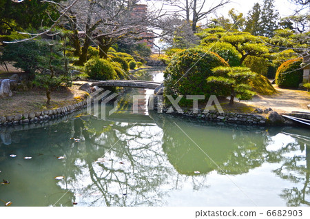 Uchibori of Yuzuki (West) (Dogo Park / Doge-cho Matsuyama-shi Ehime Prefecture) Uchibori of Yuzuki (West) (Dogo Park / Doge-cho Matsuyama-shi Ehime Prefecture) 6682903