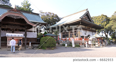 Shikoku Shrine Plant No. 47 Buddhist "Yasakaji" Main Hall (Right) and Daishodo 6682933