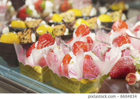 Cake shop glass case 6684834