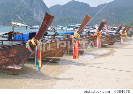 Pipidson Island 6684978