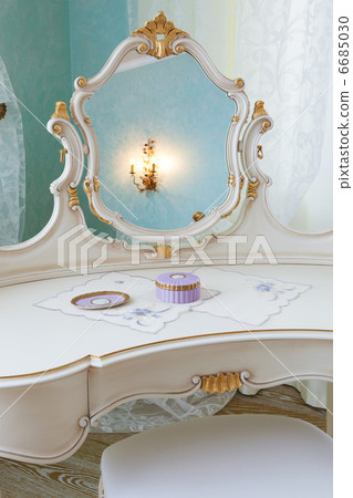 white table white table 6685030