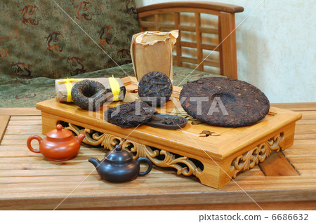 Aromatic black pu-erh tea leaves. Aromatic black pu-erh tea leaves. 6686632
