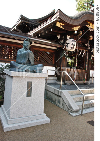Abe Seikei Statue and Main Hall (Harimaki Shrine / Kyoto City, Shimi-cho, Kamigyo-ku) 6688067