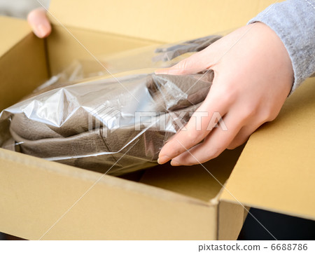 Packing items Packing items 6688786