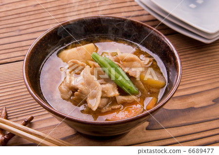 A lot of pork soup 6689477