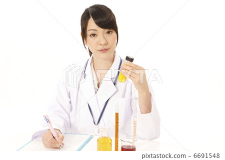 Female researc 6691548